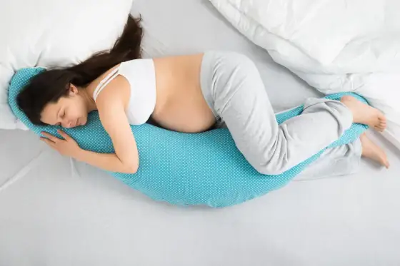 Cómo dormir embarazada y aliviar las molestias nocturnas